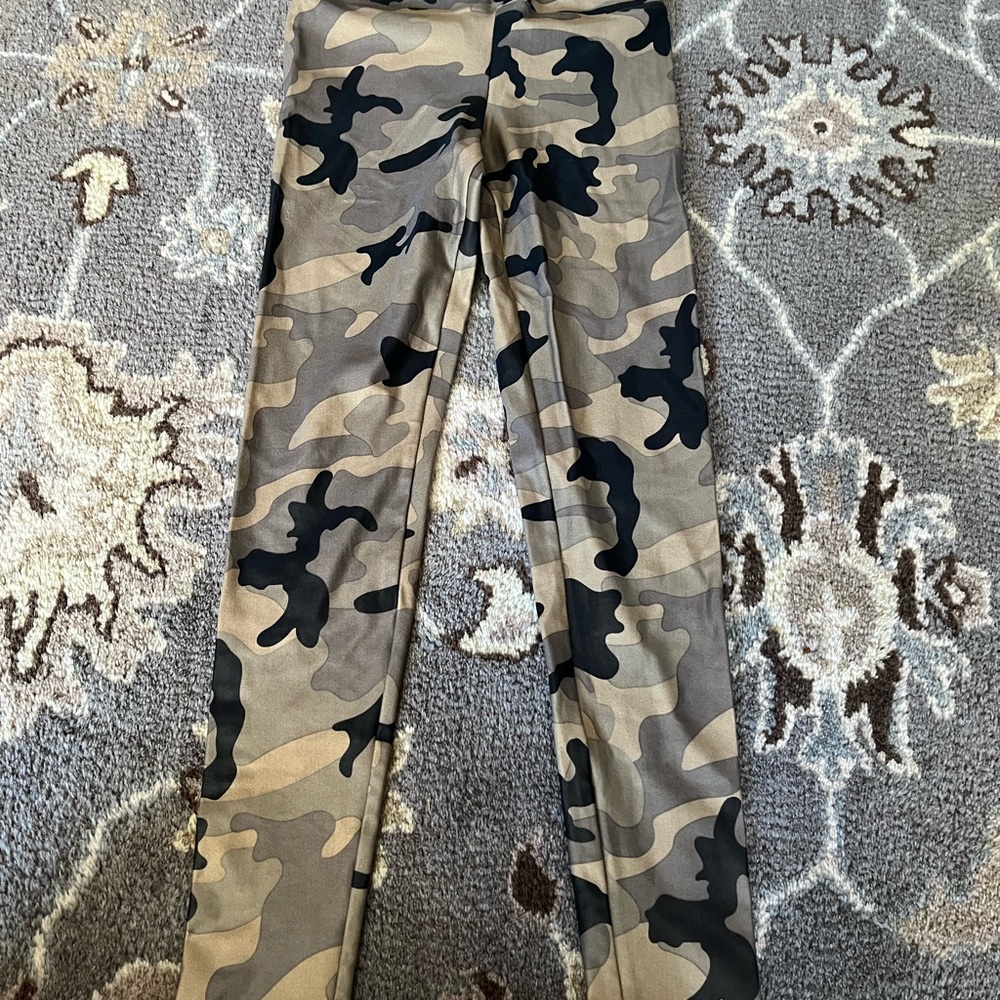 Women’s Koral camo leggings